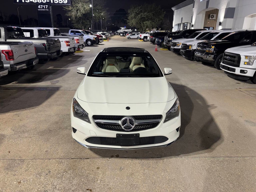 Mercedes-Benz CLA Vehicle Full-screen Gallery Image 40