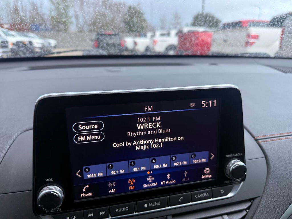 Nissan Altima Vehicle Full-screen Gallery Image 25