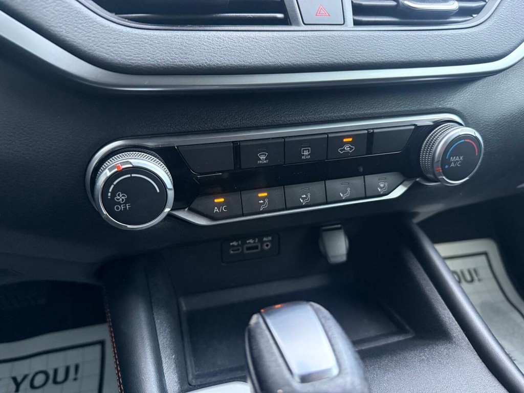 Nissan Altima Vehicle Full-screen Gallery Image 27