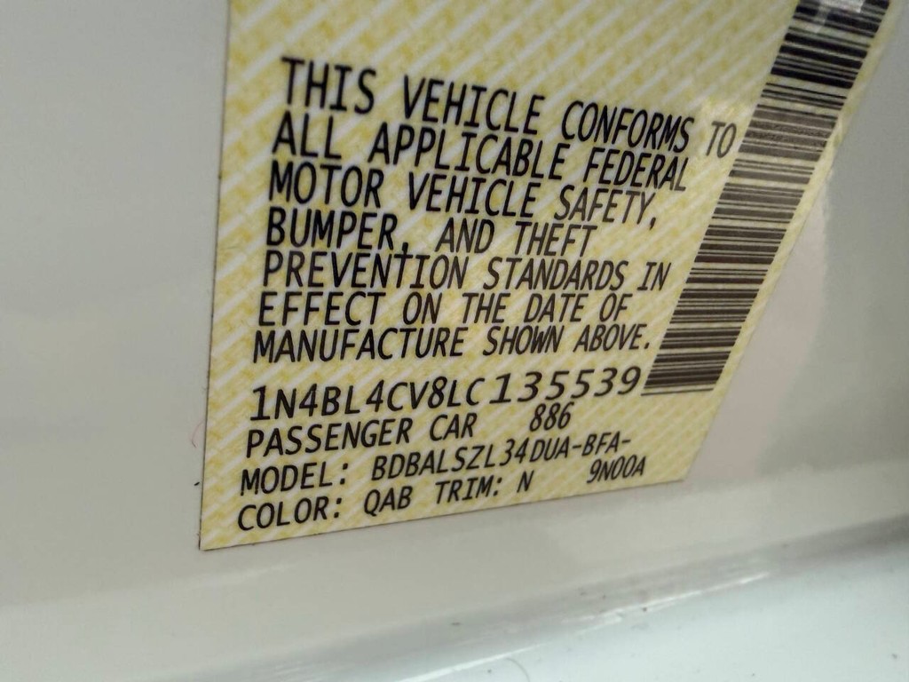 Nissan Altima Vehicle Full-screen Gallery Image 32