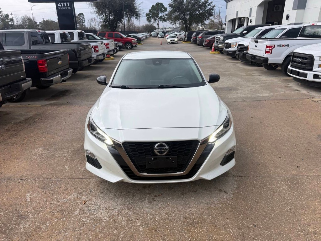 Nissan Altima Vehicle Full-screen Gallery Image 38