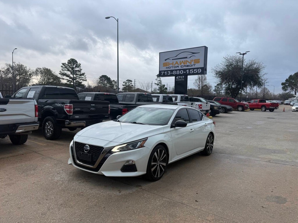 Nissan Altima Vehicle Full-screen Gallery Image 40