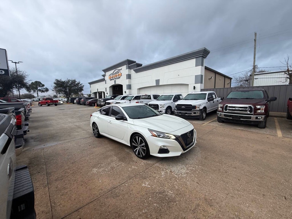 Nissan Altima Vehicle Full-screen Gallery Image 41