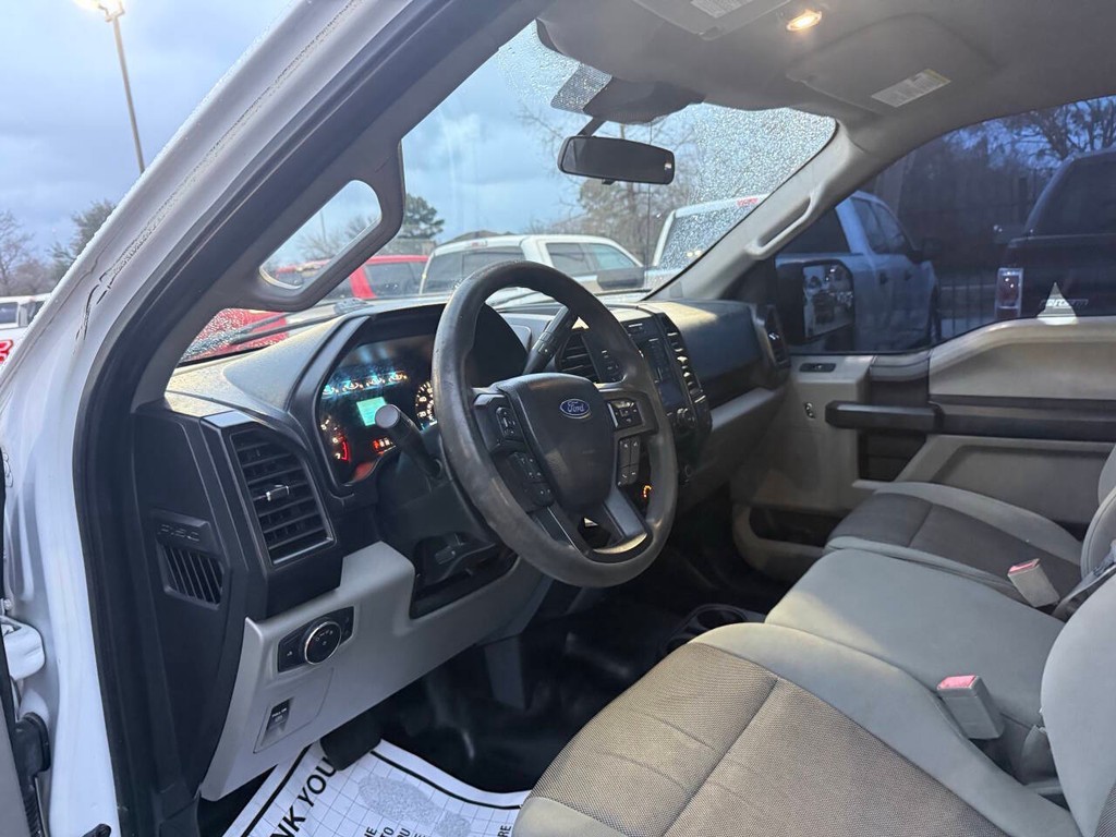 Ford F-150 Vehicle Full-screen Gallery Image 06