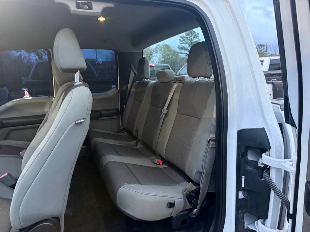 Ford F-150 Vehicle Full-screen Gallery Image 09