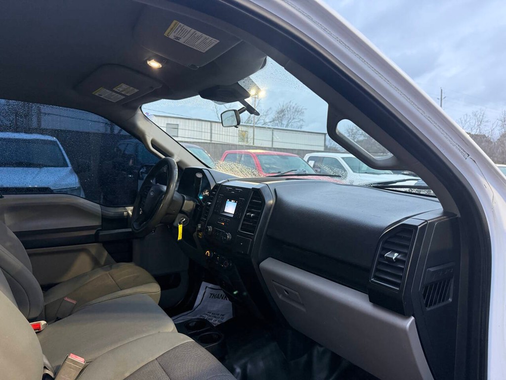 Ford F-150 Vehicle Full-screen Gallery Image 11