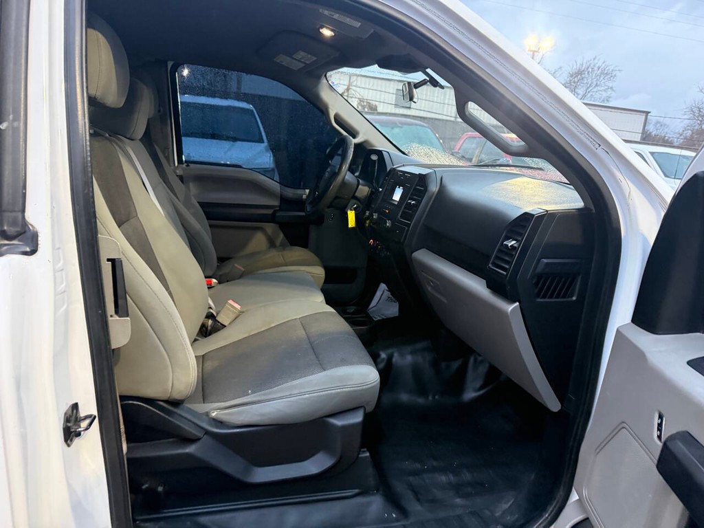 Ford F-150 Vehicle Full-screen Gallery Image 12