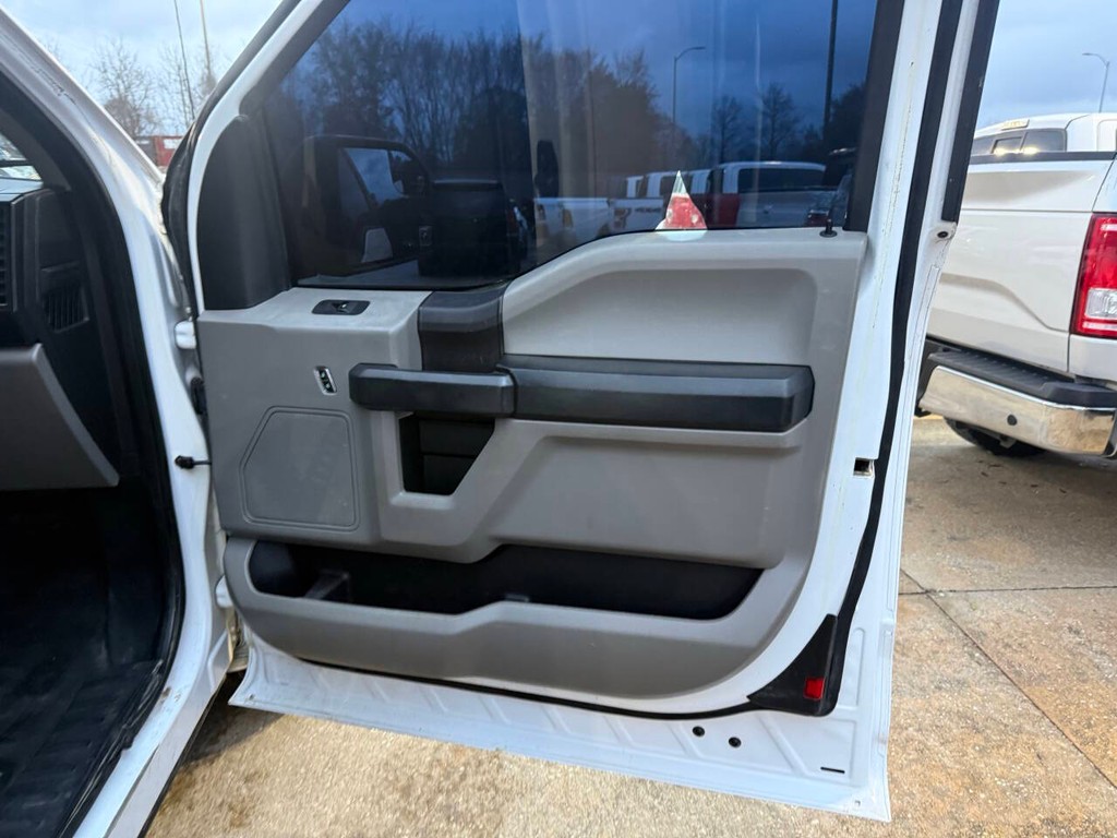 Ford F-150 Vehicle Full-screen Gallery Image 13