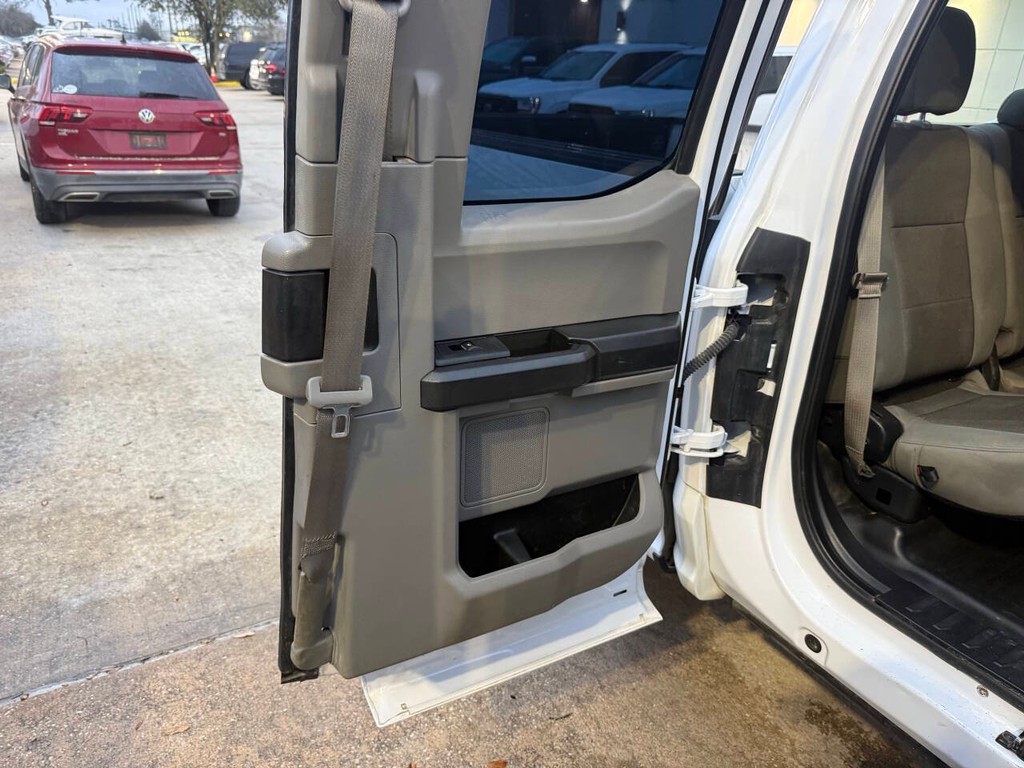 Ford F-150 Vehicle Full-screen Gallery Image 15