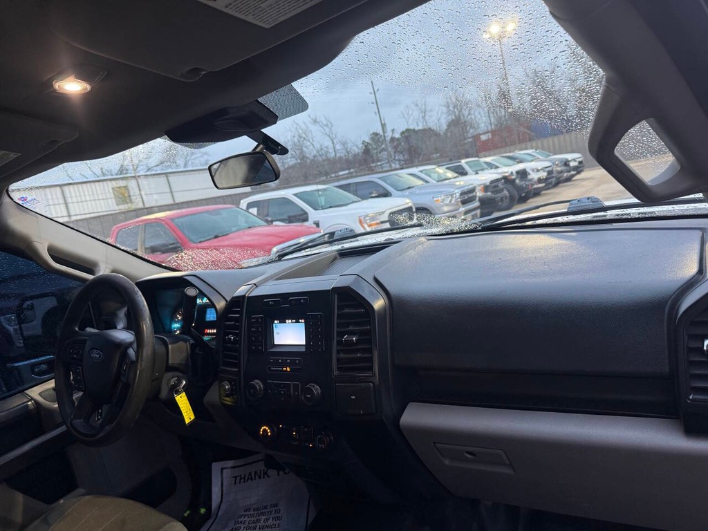 Ford F-150 Vehicle Full-screen Gallery Image 16