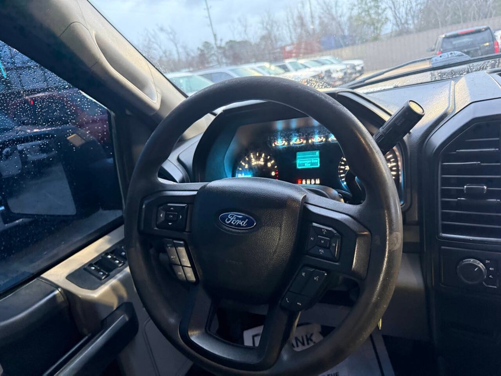 Ford F-150 Vehicle Full-screen Gallery Image 19