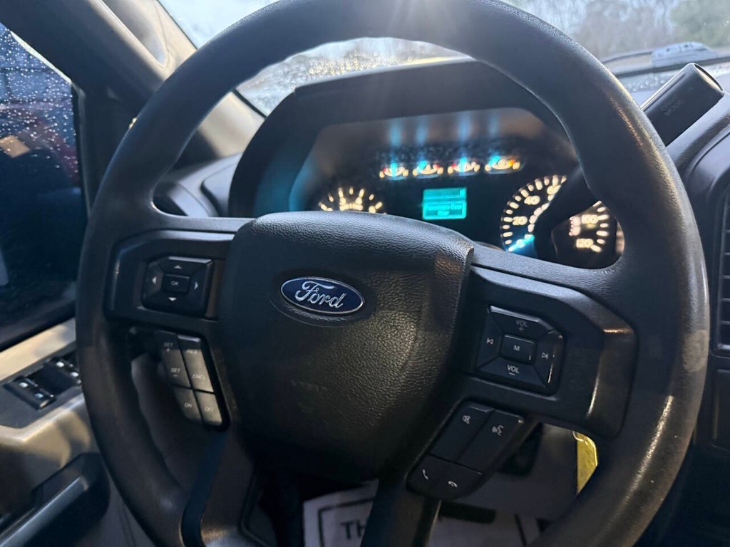 Ford F-150 Vehicle Full-screen Gallery Image 20