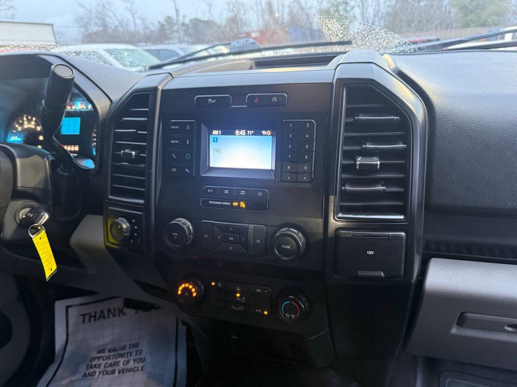 Ford F-150 Vehicle Full-screen Gallery Image 21