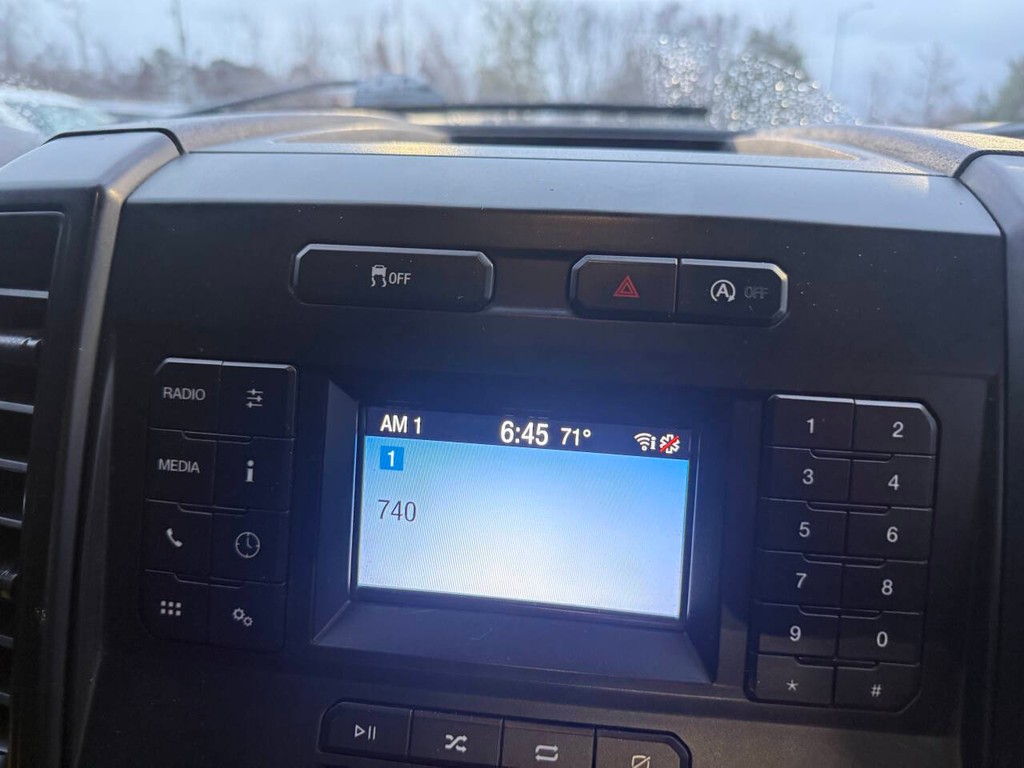 Ford F-150 Vehicle Full-screen Gallery Image 22