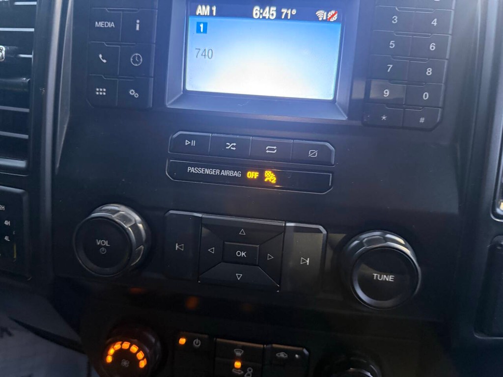 Ford F-150 Vehicle Full-screen Gallery Image 23