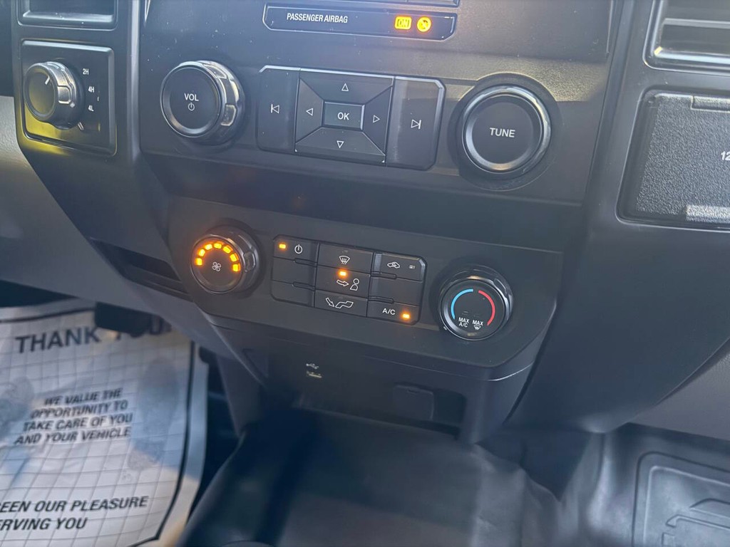 Ford F-150 Vehicle Full-screen Gallery Image 24