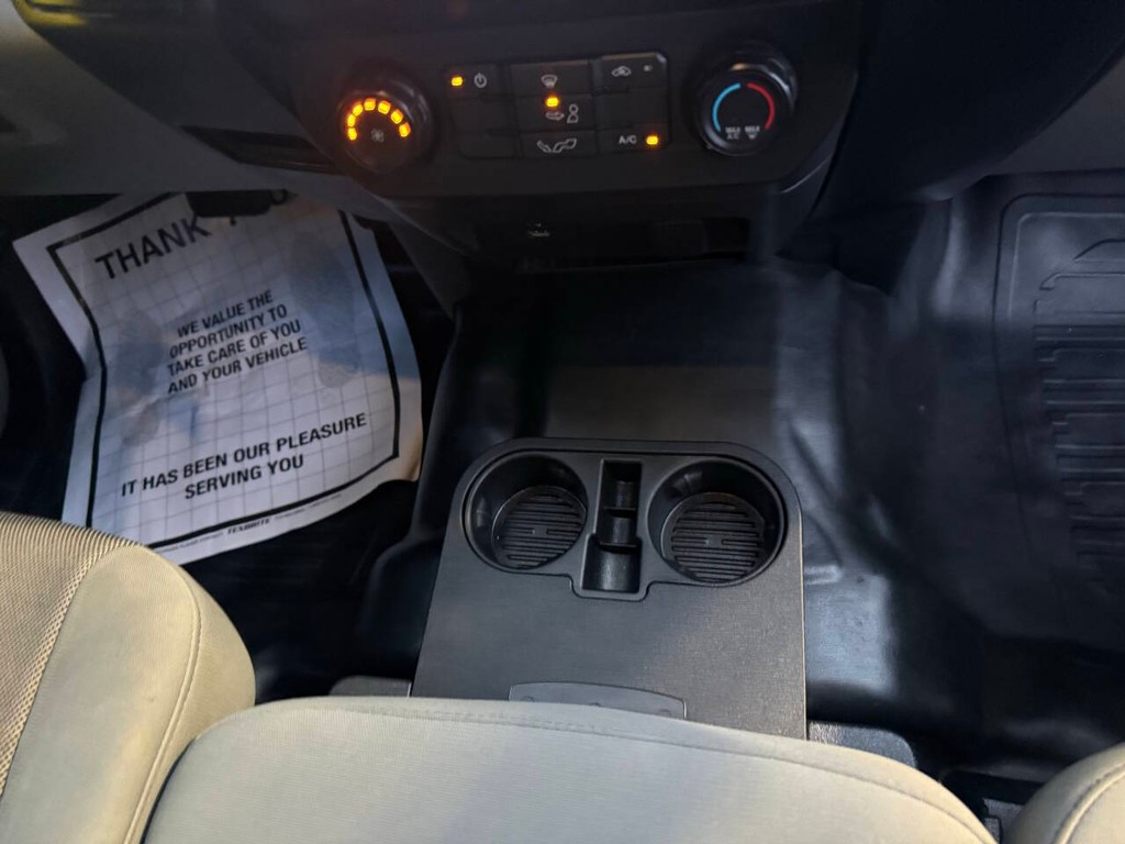 Ford F-150 Vehicle Full-screen Gallery Image 25