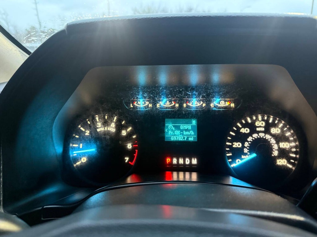 Ford F-150 Vehicle Full-screen Gallery Image 27