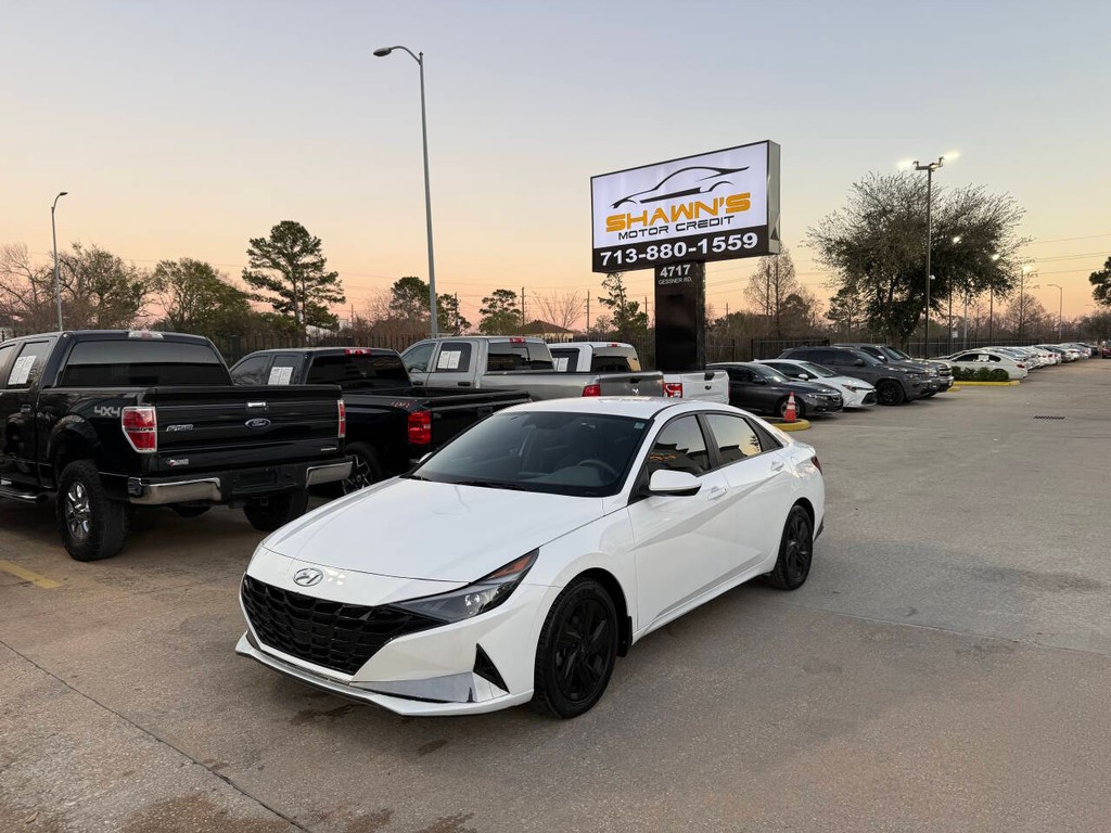 Hyundai Elantra Vehicle Full-screen Gallery Image 03