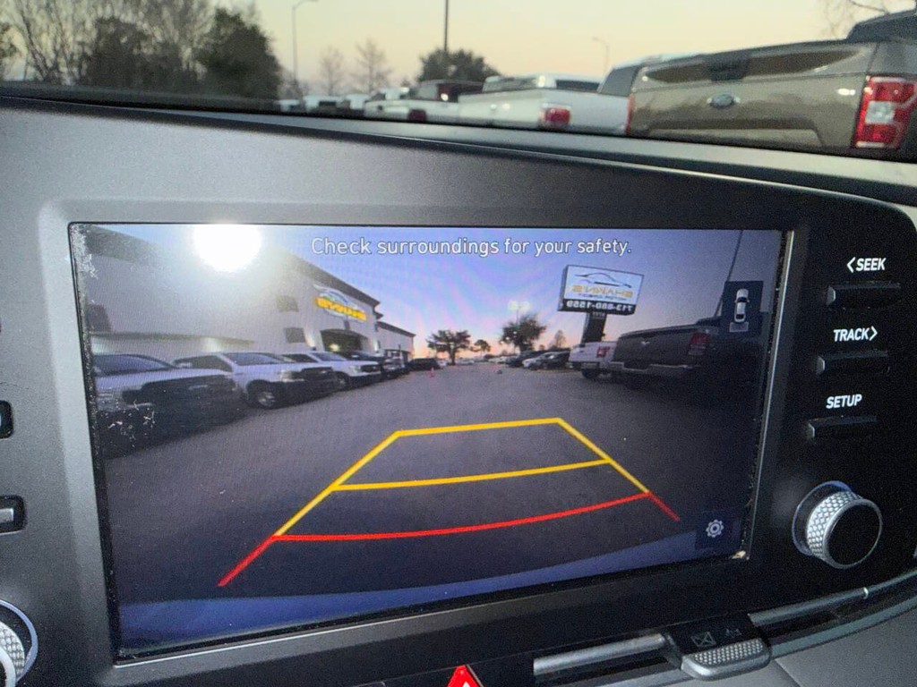 Hyundai Elantra Vehicle Full-screen Gallery Image 26