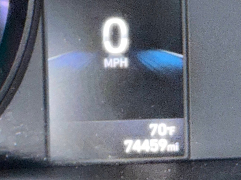 Hyundai Elantra Vehicle Full-screen Gallery Image 31