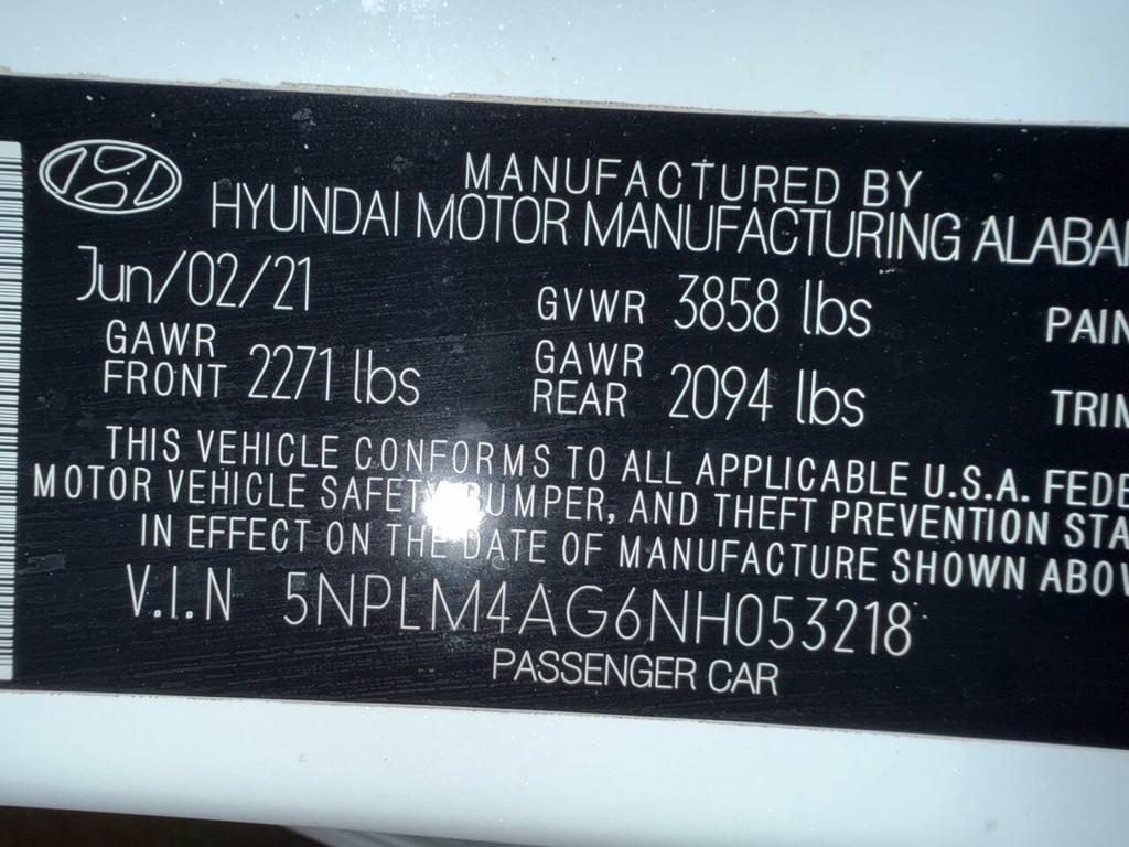 Hyundai Elantra Vehicle Full-screen Gallery Image 32