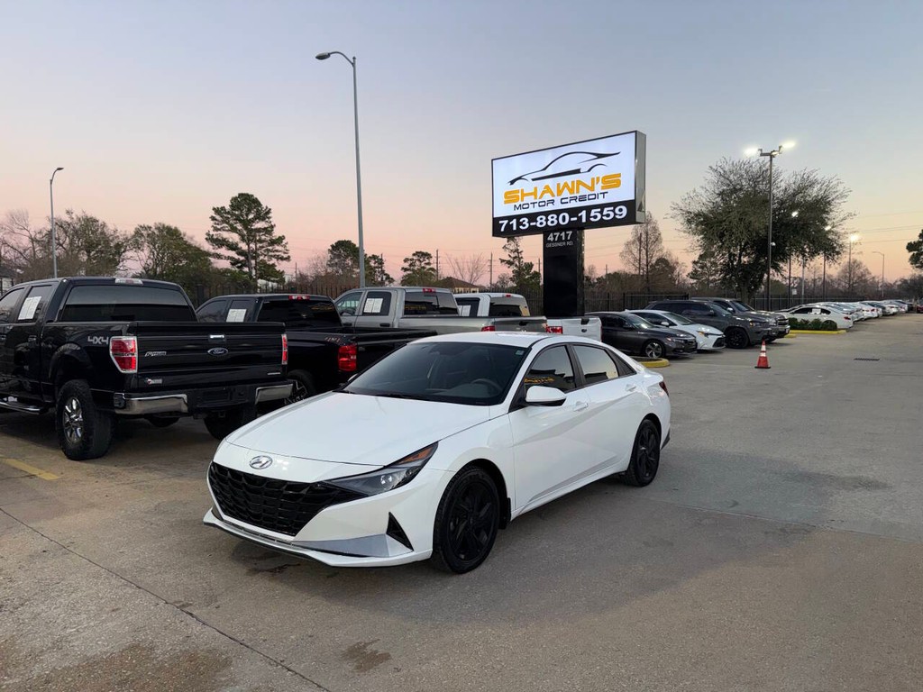 Hyundai Elantra Vehicle Full-screen Gallery Image 40