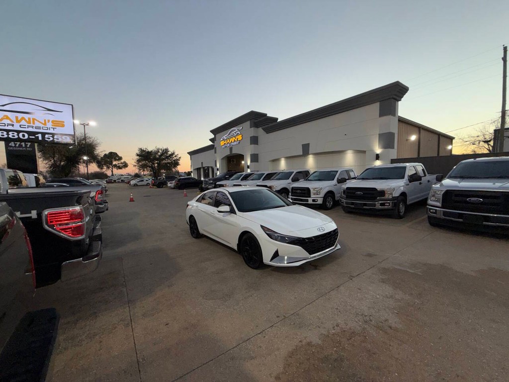 Hyundai Elantra Vehicle Full-screen Gallery Image 41