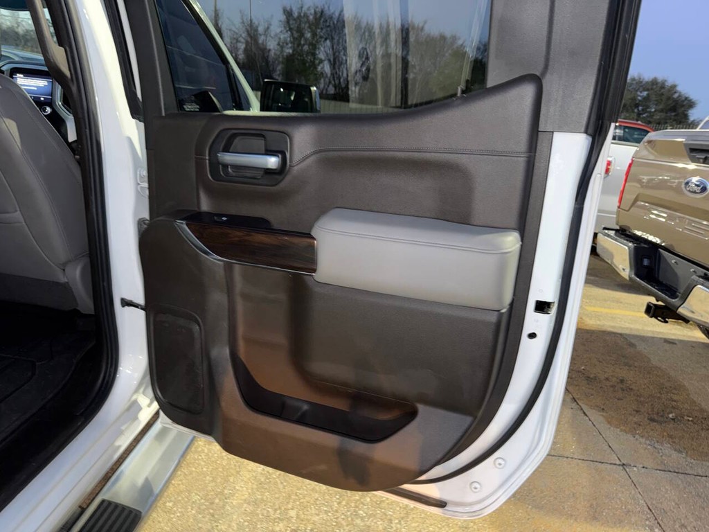 GMC Sierra 1500 Vehicle Full-screen Gallery Image 16