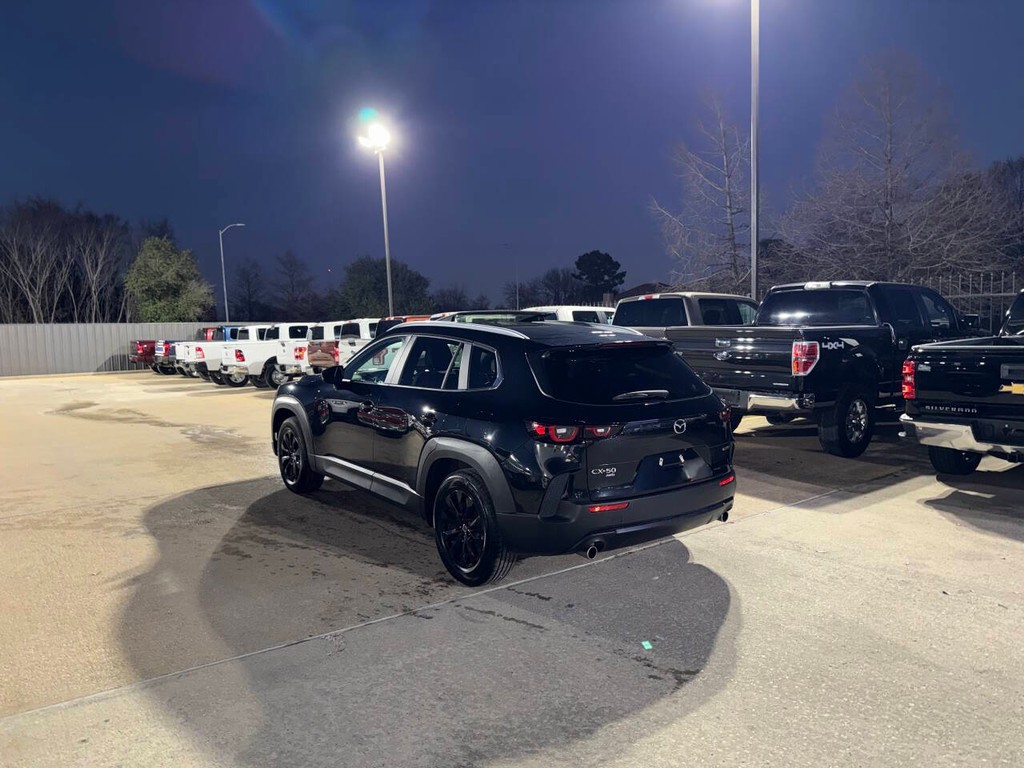 Mazda CX-50 Vehicle Full-screen Gallery Image 04