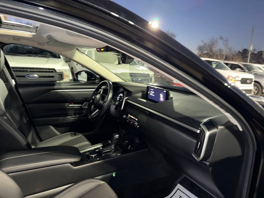 Mazda CX-50 Vehicle Full-screen Gallery Image 09