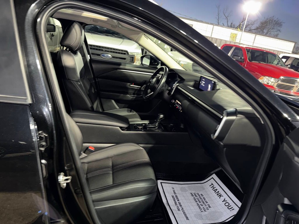 Mazda CX-50 Vehicle Full-screen Gallery Image 10