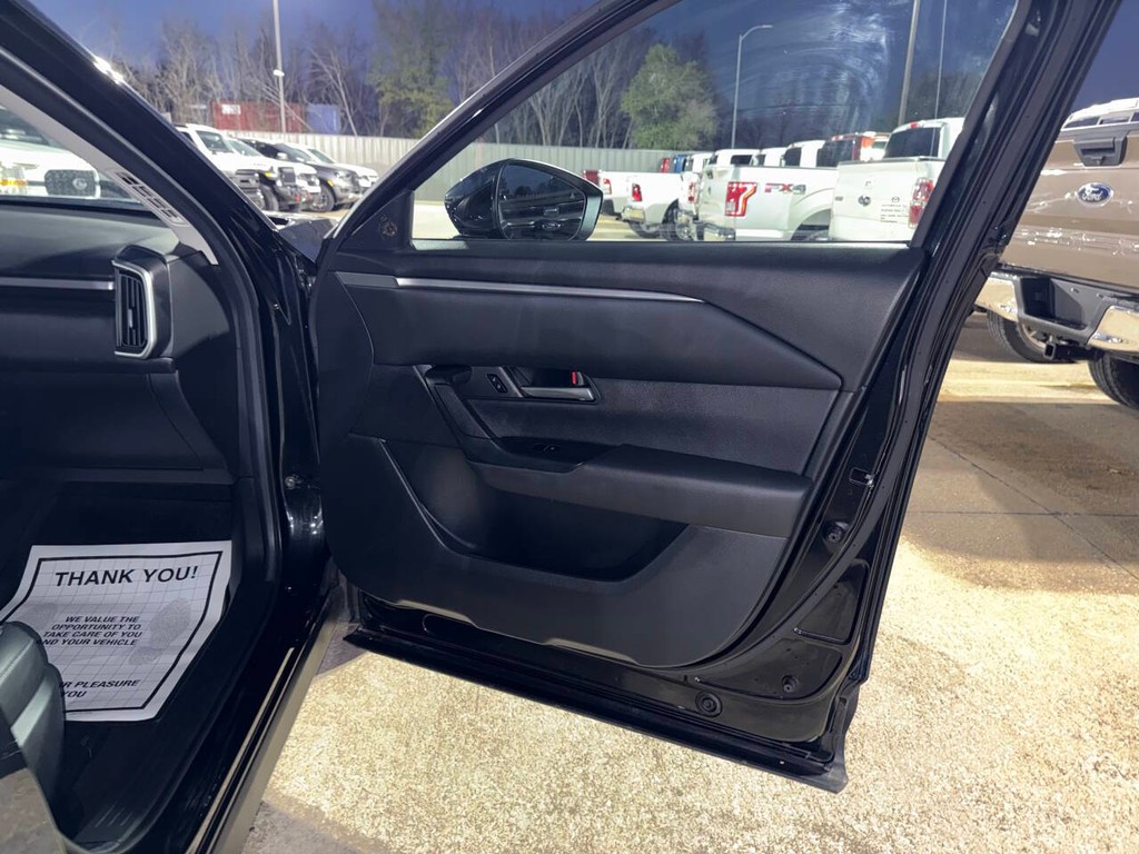 Mazda CX-50 Vehicle Full-screen Gallery Image 11