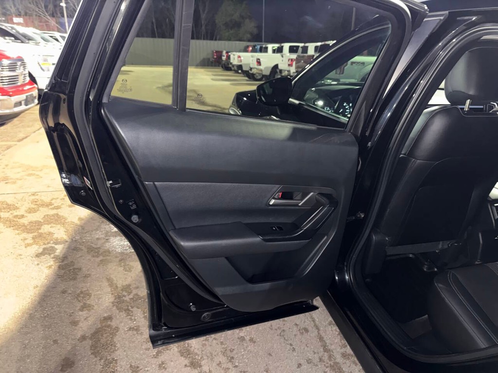 Mazda CX-50 Vehicle Full-screen Gallery Image 14