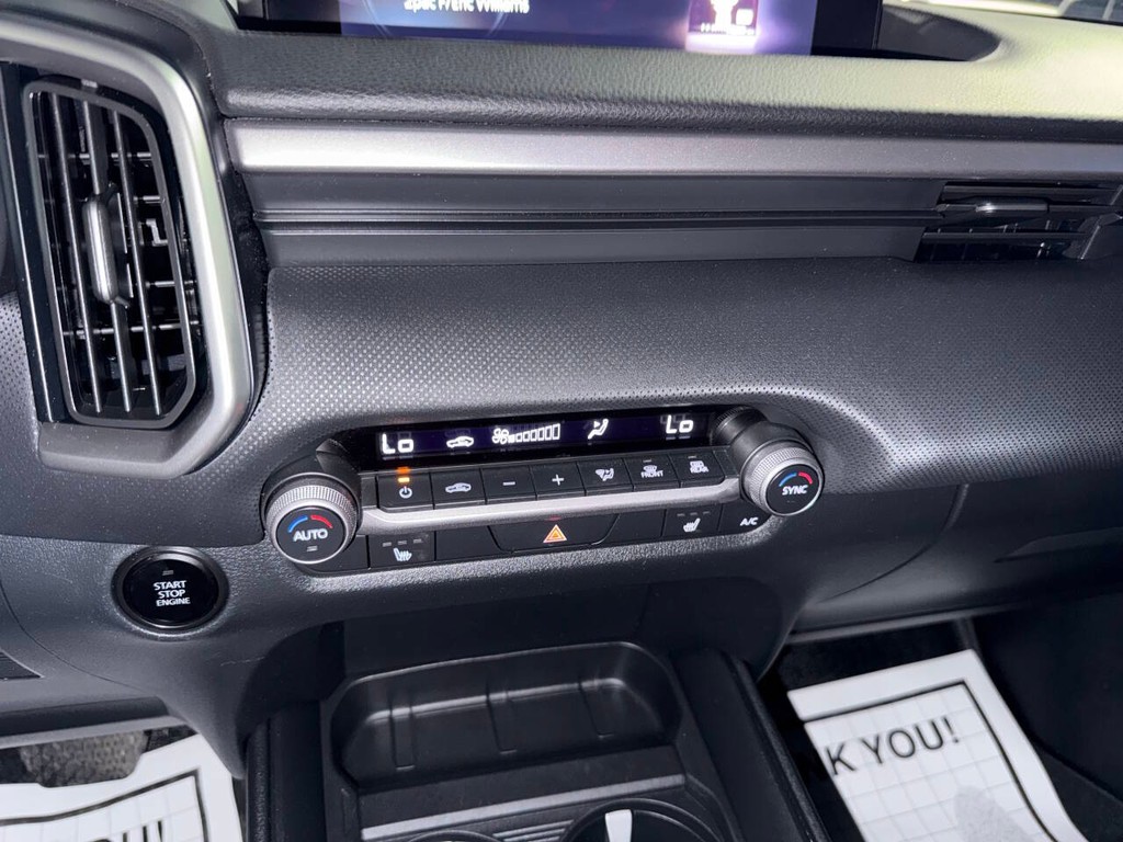 Mazda CX-50 Vehicle Full-screen Gallery Image 30