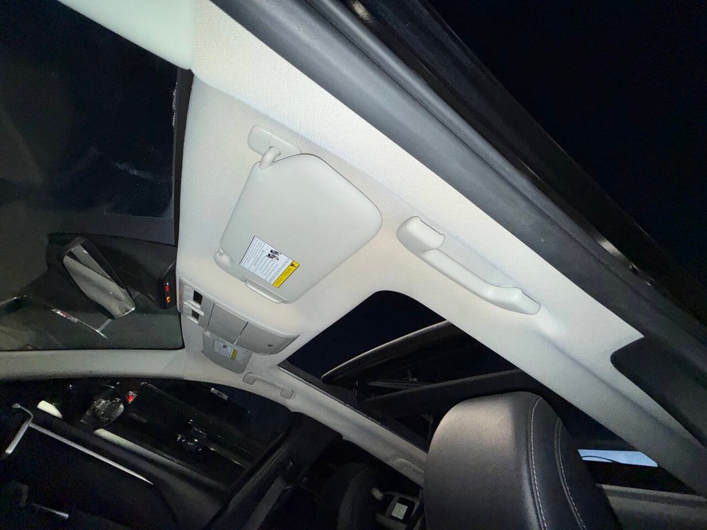 Mazda CX-50 Vehicle Full-screen Gallery Image 33