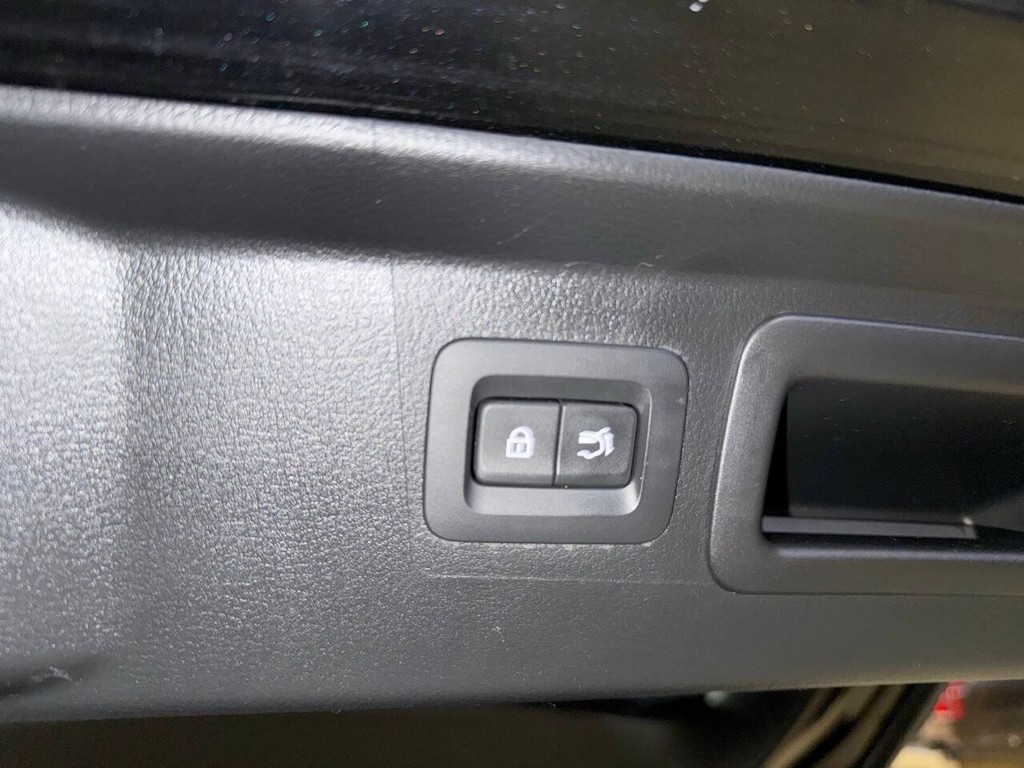 Mazda CX-50 Vehicle Full-screen Gallery Image 41