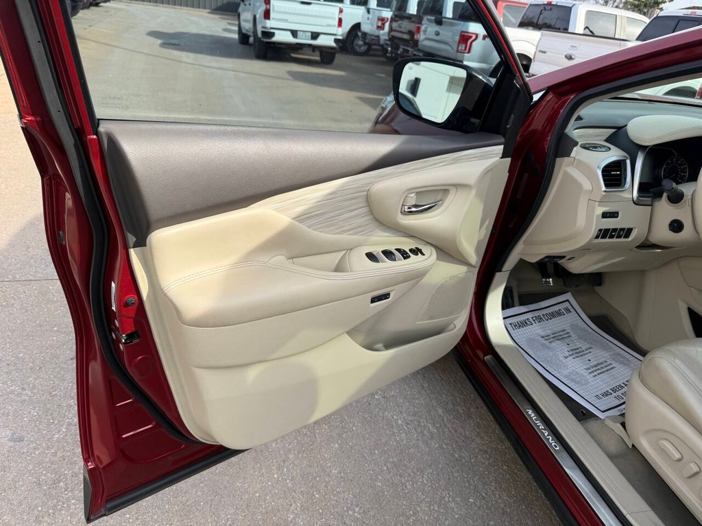 Nissan Murano Vehicle Full-screen Gallery Image 08