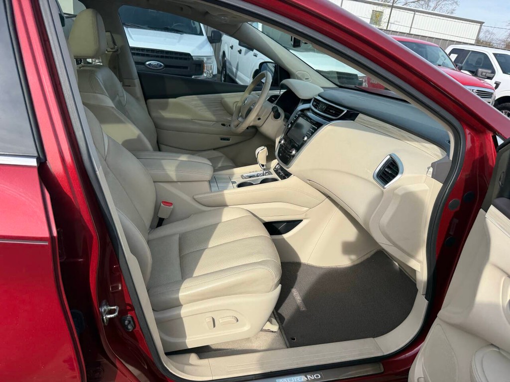 Nissan Murano Vehicle Full-screen Gallery Image 10