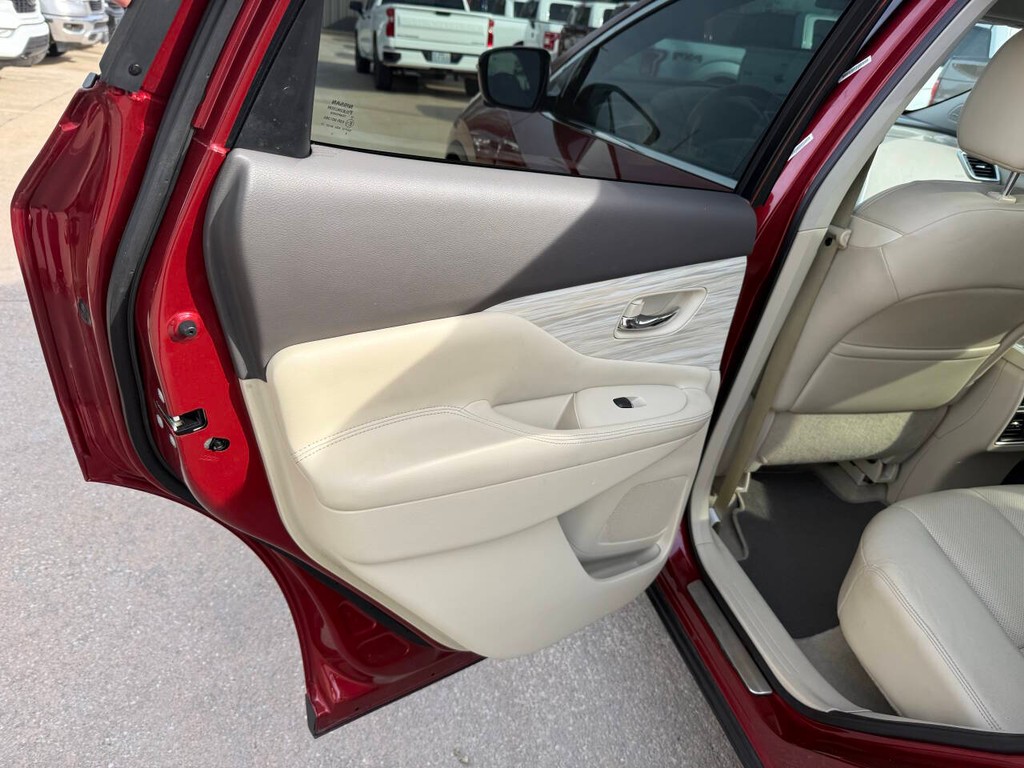 Nissan Murano Vehicle Full-screen Gallery Image 14