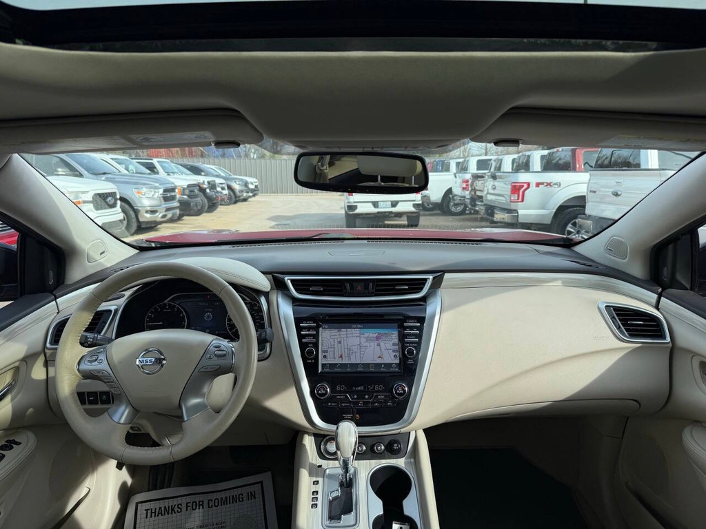 Nissan Murano Vehicle Full-screen Gallery Image 17