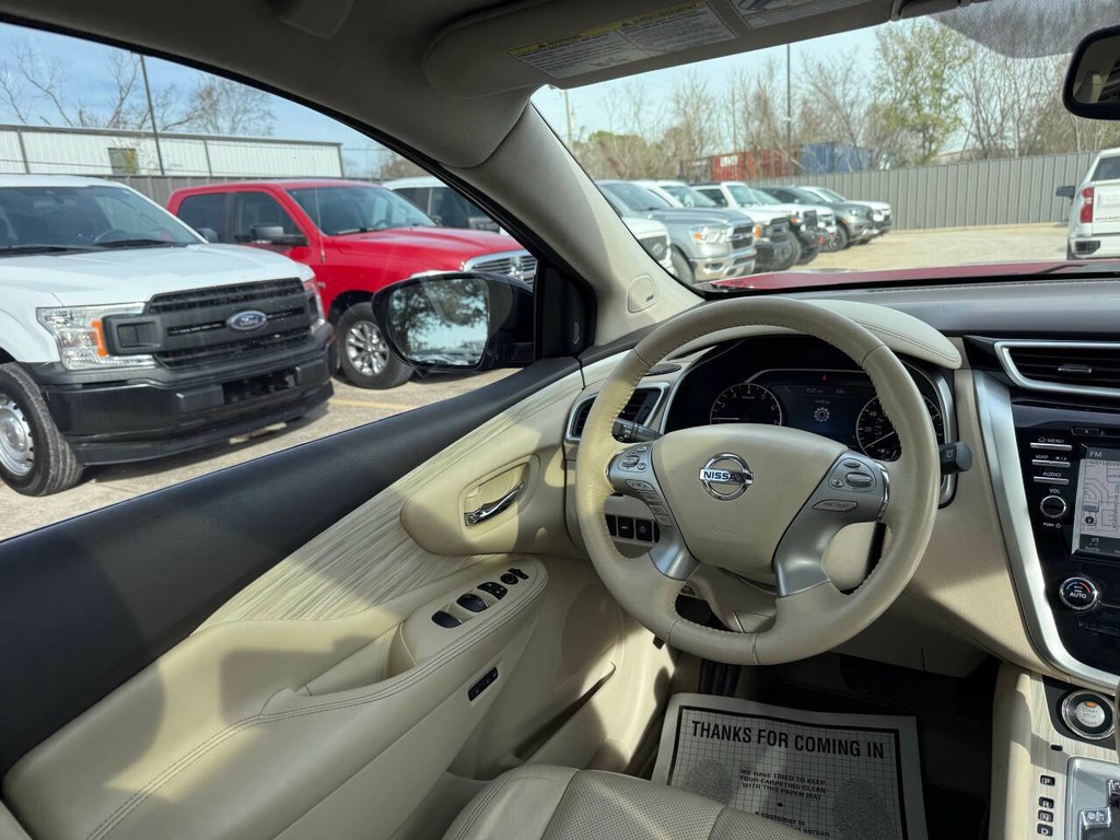 Nissan Murano Vehicle Full-screen Gallery Image 18