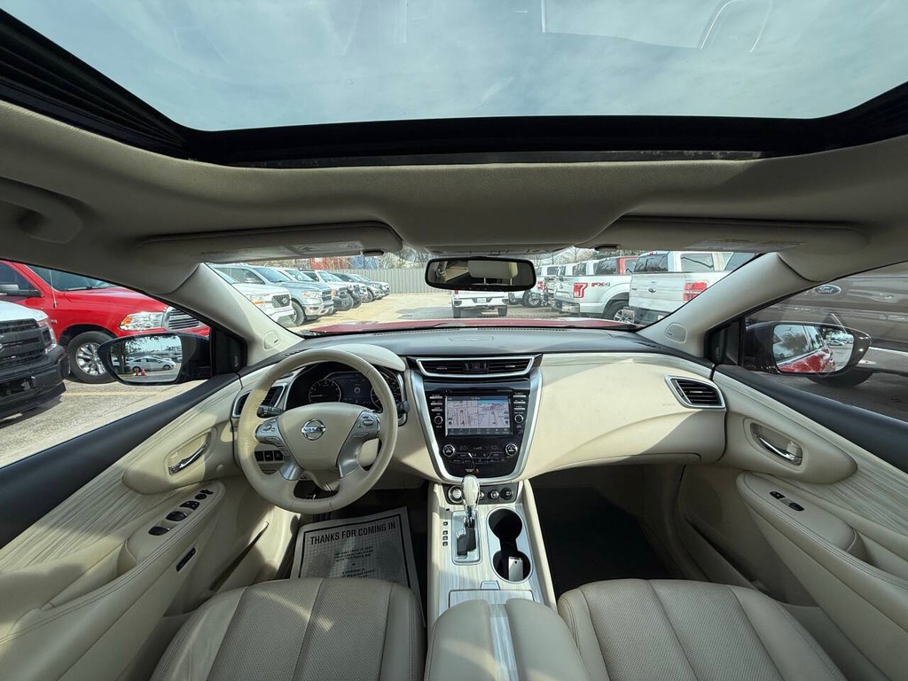 Nissan Murano Vehicle Full-screen Gallery Image 19