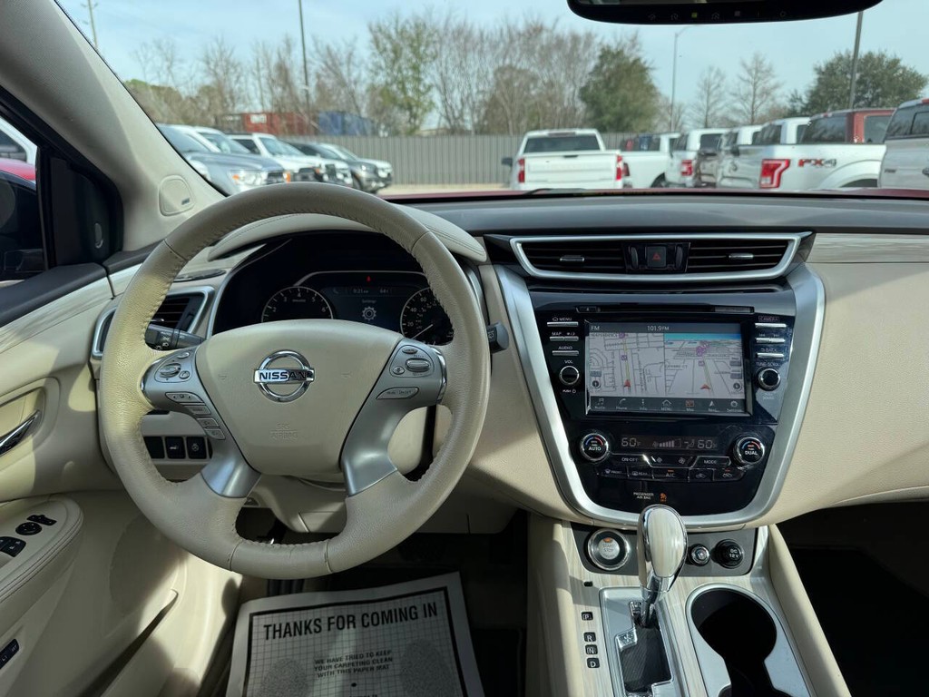 Nissan Murano Vehicle Full-screen Gallery Image 20