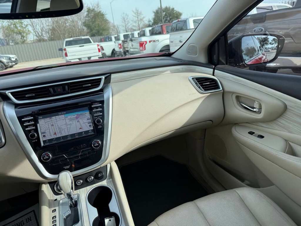 Nissan Murano Vehicle Full-screen Gallery Image 21