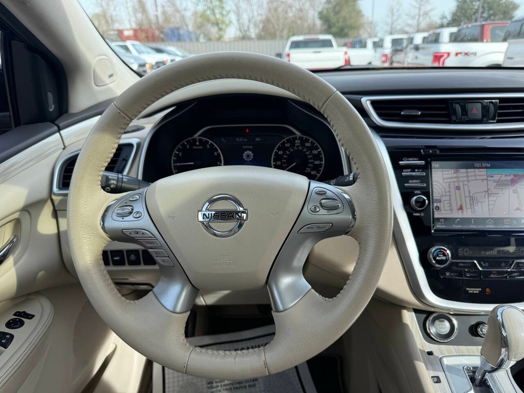 Nissan Murano Vehicle Full-screen Gallery Image 23