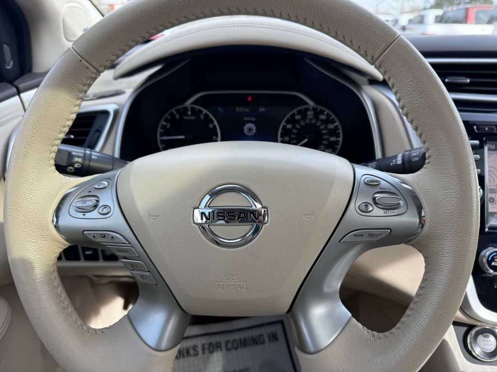 Nissan Murano Vehicle Full-screen Gallery Image 24