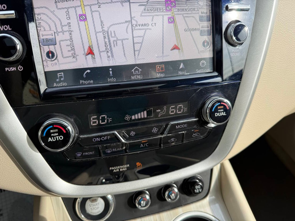 Nissan Murano Vehicle Full-screen Gallery Image 27