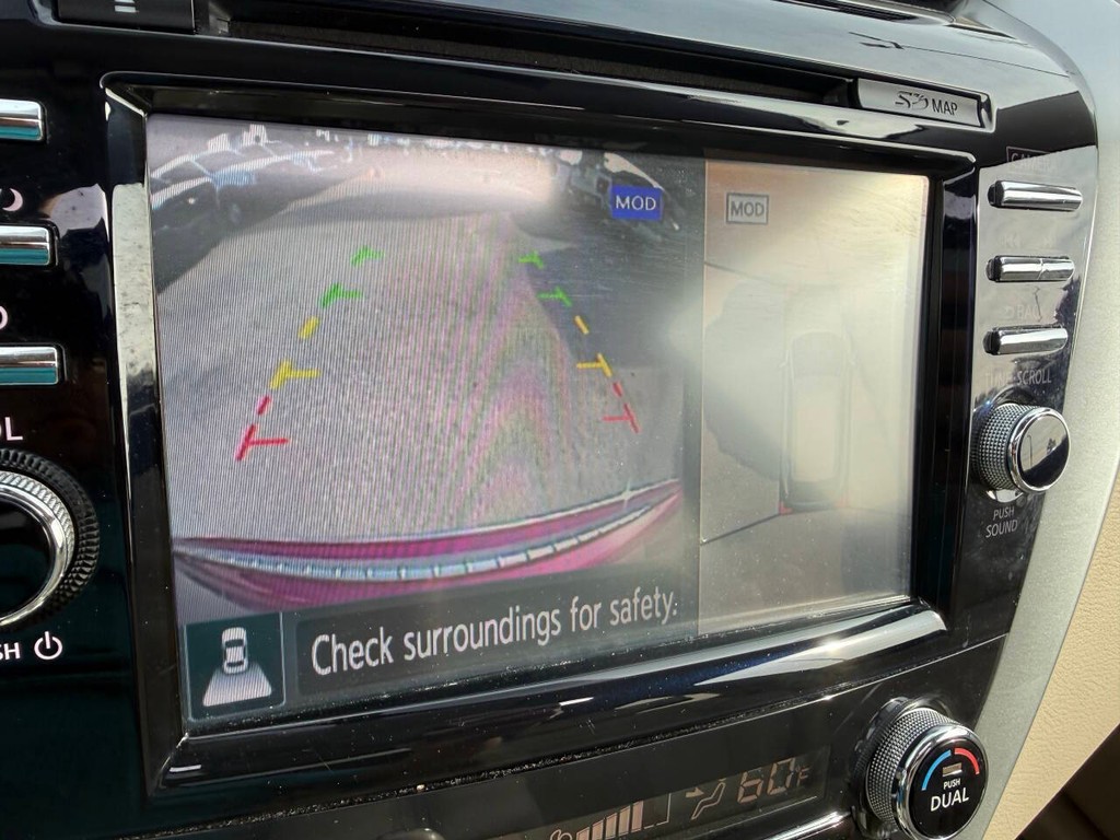 Nissan Murano Vehicle Full-screen Gallery Image 28