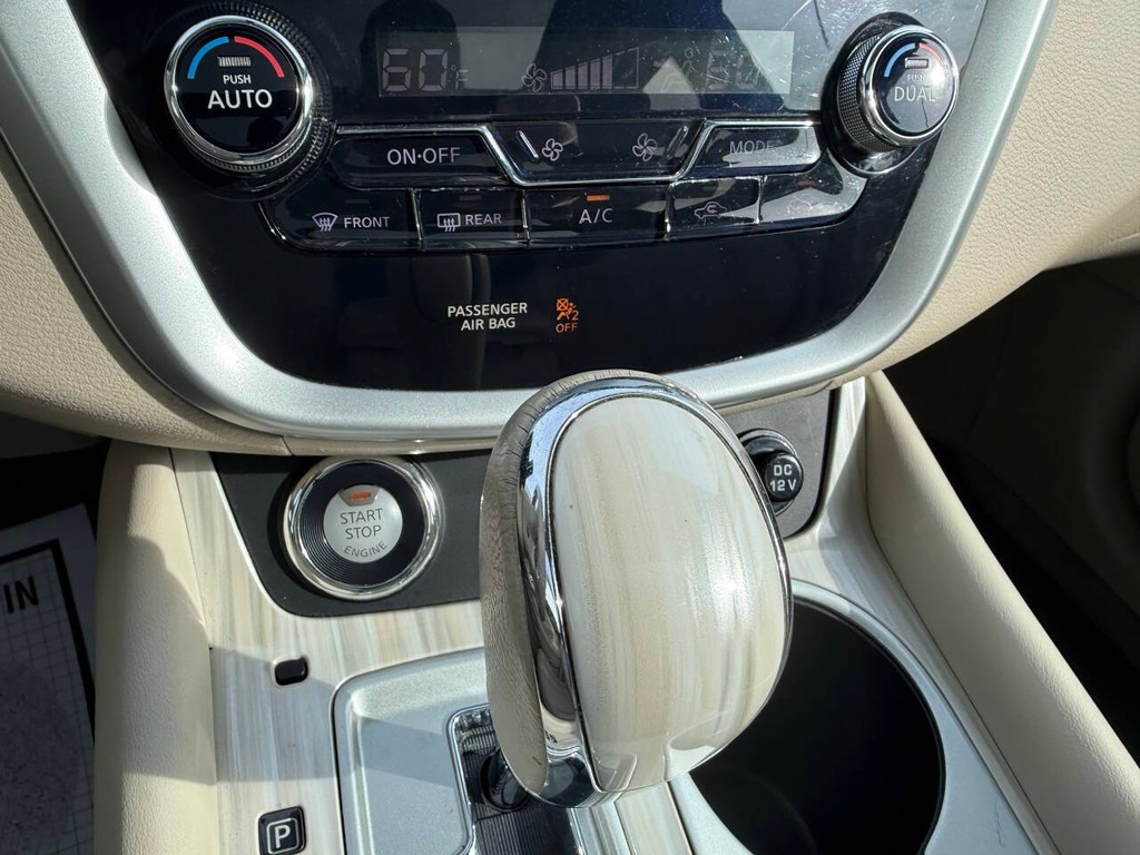 Nissan Murano Vehicle Full-screen Gallery Image 29